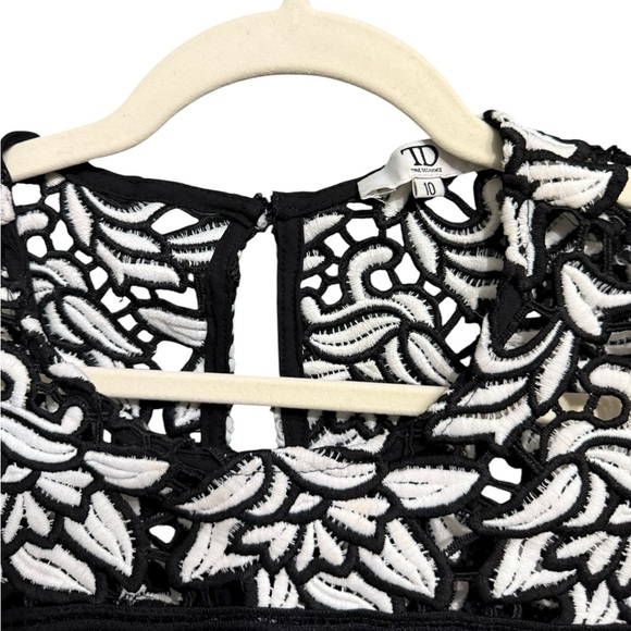 True Decadence Long Sleeve Black and White Floral Appliqué Medi Dress Sz 10 - Picture 4 of 9